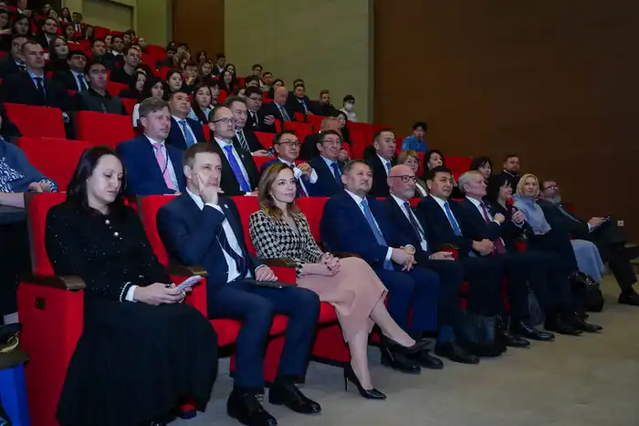 Президент Эстонии провел лекцию для студентов Nazarbayev University (6)