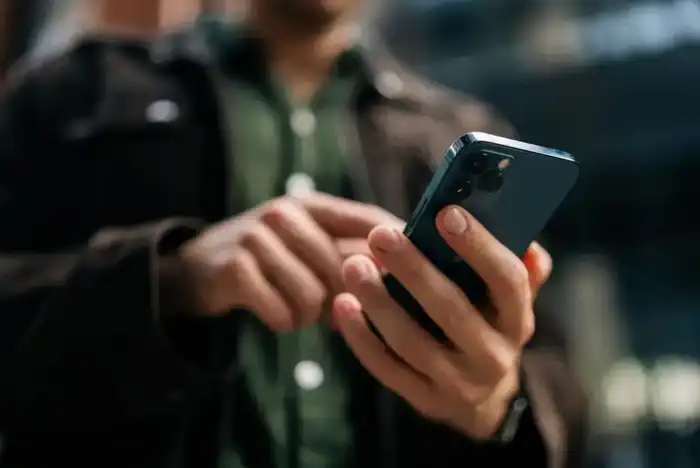 Мошенники атакуют владельцев iPhone с фальшивыми сообщениями от имени Apple Атырау