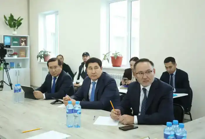 Аким Нурдәулет Килыбай выслушал жителей Тупкараганского района: личные вопросы как ключ к развитию сообщества Атырау