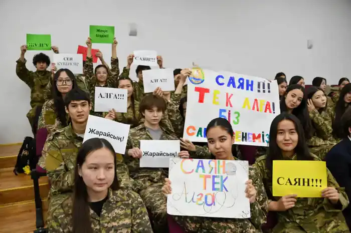 Звезды патриотической песни зажгли Астану! Атырау