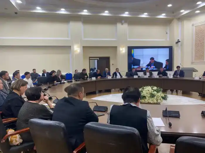 Олжас Сапарбеков провел встречу с населением области Жетысу Атырау