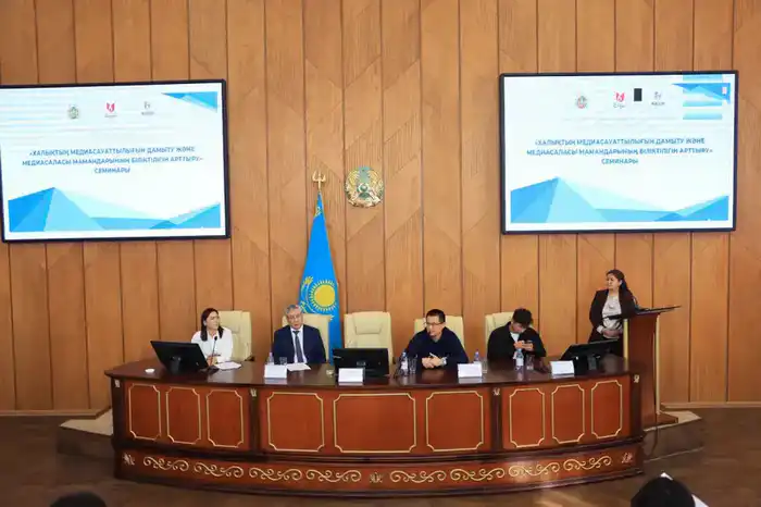 Свыше 100 специалистов приняли участие в семинаре по медиаграмотности в Шымкенте (2)