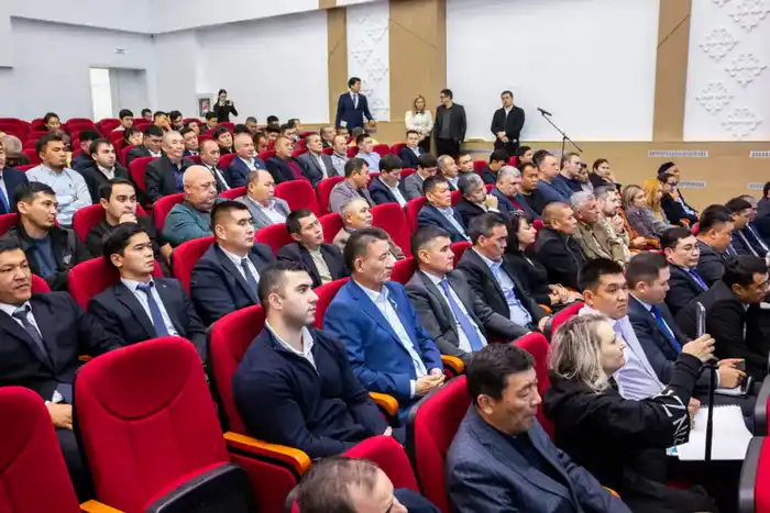Вице-министр транспорта Максат Калиакпаров встретился с жителями Алматинской области Атырау