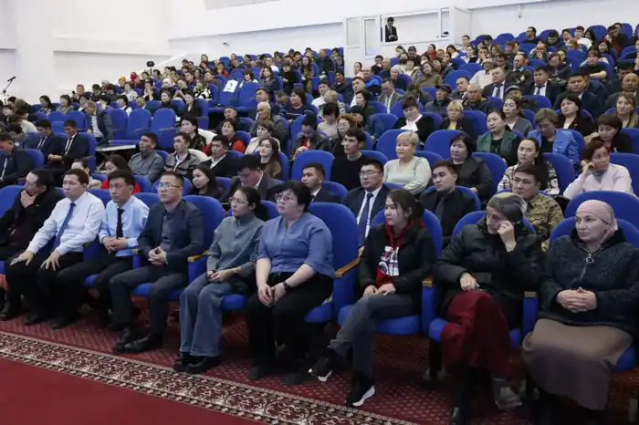 Обсуждение цифровой трансформации: встреча Малик Отарбаева с жителями Кербулакского района и её влияние на социально-экономическое развитие Жетісу Атырау