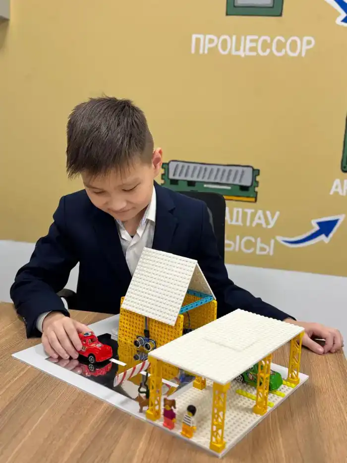 Школьник из Астаны разработал автоматический шлагбаум на базе Arduino Атырау