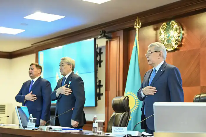 В Кызылорде прошло выездное заседание республиканского совета ветеранов с участием акима области Нурлыбека Налибаева Атырау