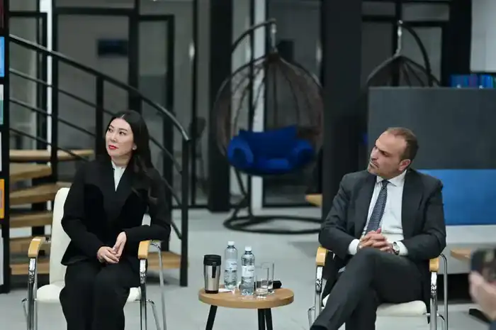 Ветер перемен: как лекция Федерико Пульезе открывает горизонты возобновляемой энергии в университете Жубанова Атырау