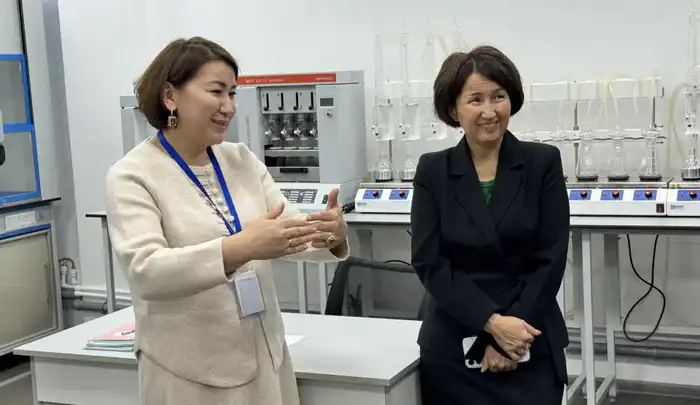 Вице-министр науки и высшего образования РК ознакомилась с международным сотрудничеством и научными проектами Kozybayev University Атырау