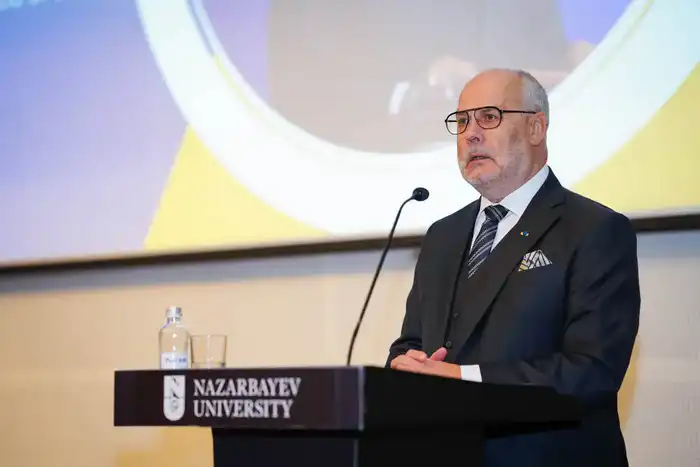 Президент Эстонии провел лекцию для студентов Nazarbayev University (8)