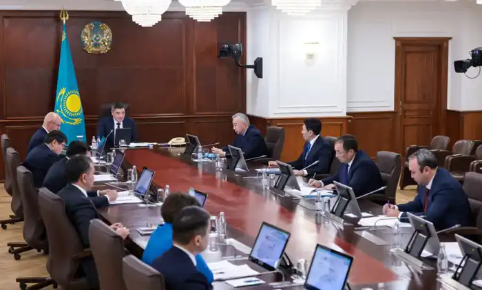 Совещание Олжаса Бектенова: ключевые шаги к модернизации транспортной отрасли Казахстана Атырау