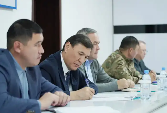 ПОЖАР В ТУРКЕСТАНСКОЙ ОБЛАСТИ: КАНАТ БОЗУМБАЕВ ПРОВЕЛ ЗАСЕДАНИЕ ПРАВИТЕЛЬСТВЕННОЙ КОМИССИИ (6)