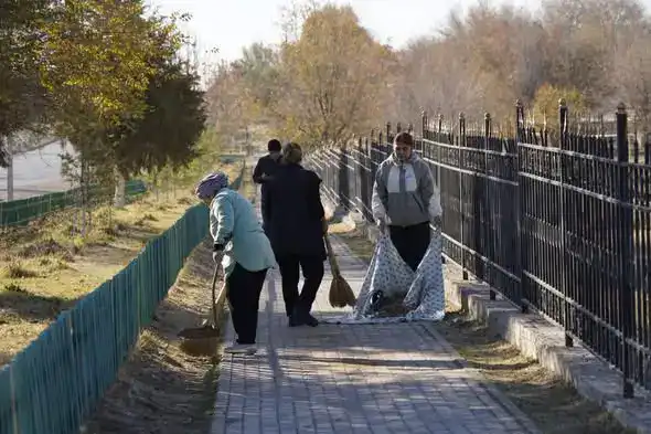 Участие сообщества в субботнике в Казыгурте: коллективные усилия по улучшению экологии Атырау