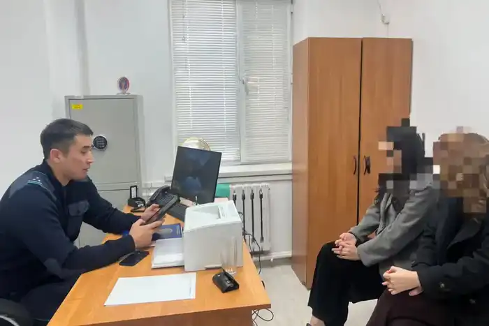 В Атырау девушки, устроившие опасную акцию на пешеходном переходе, привлечены к административной ответственности Атырау