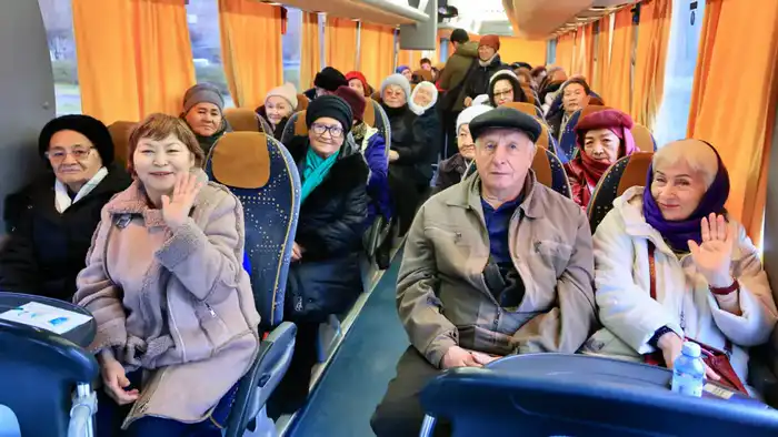Карагандинские пенсионеры отправились в оздоровительное путешествие к берегам Балхаша Атырау