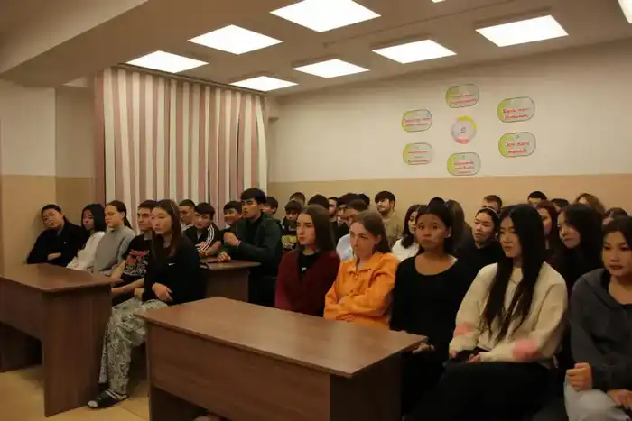 В ВКО полицейские усиливают профилактику наркомании в студенческих общежитиях через рейды Атырау