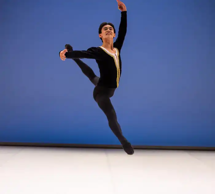 Студент Казахской национальной академии хореографии завоевал третью премию на международном конкурсе в Будапеште (5)