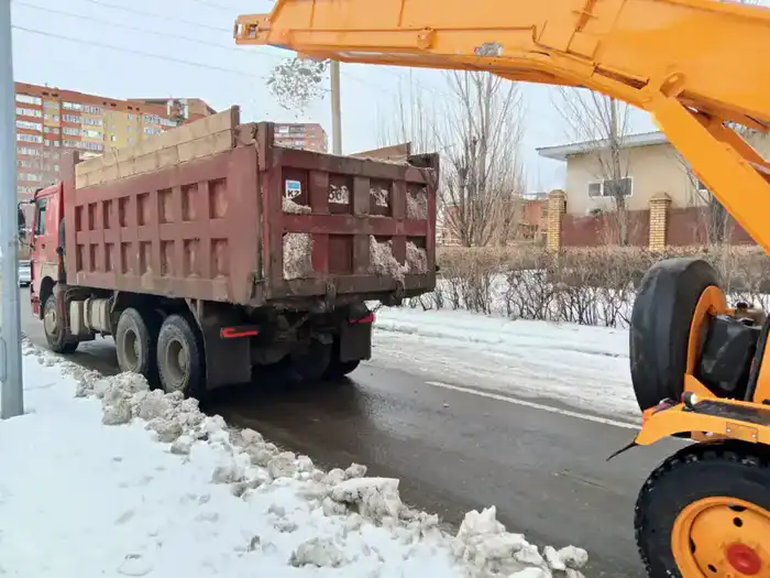 Ночная битва со снегом: 1000 единиц техники в Астане Атырау