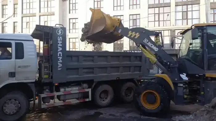 Около 500 единиц спецтехники задействуют в снегоуборке ночью в Астане (2)