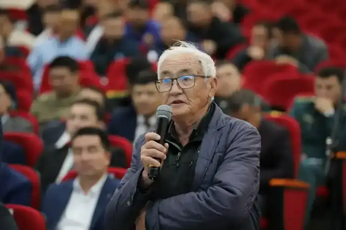 Открытый диалог: глава региона встретился с жителями Тупкараганского района (2)