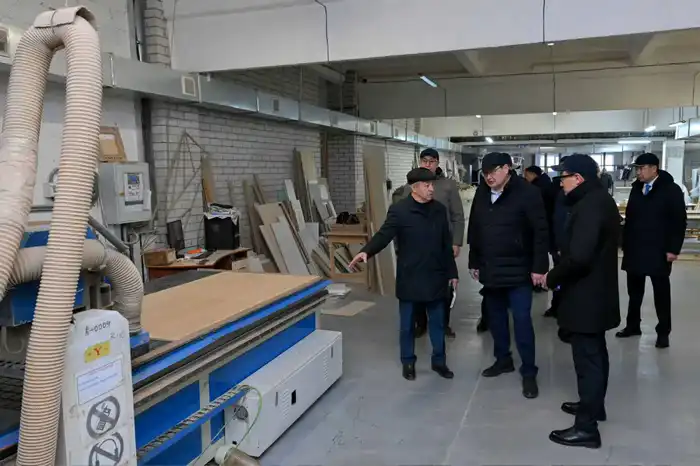 Аким области посетил предприятие по производству корпусной мебели в Семее Атырау