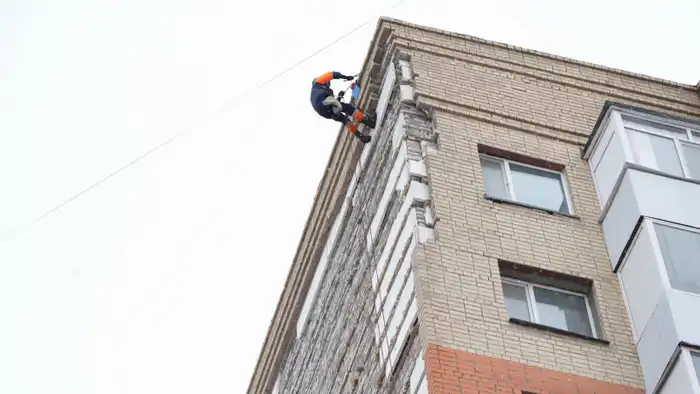 Трагедия в Астане: международное внимание к халатности в строительстве после гибели фельдшера Улданы Мырзуан Атырау