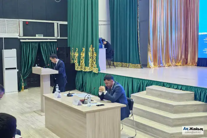 Есбол: Граждане вывели акима на чистую воду, требуя не слов, а дел Атырау