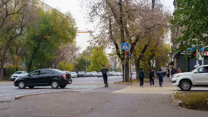 Алматы: Экологи проверили воздух на наличие едких запахов Атырау