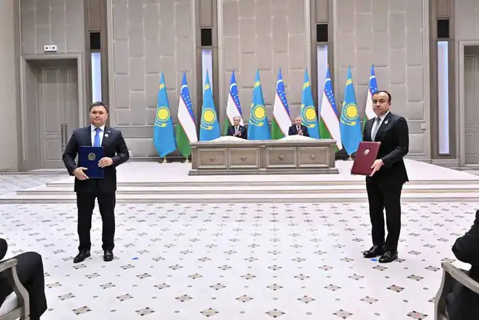 Казахстан и Узбекистан отправляются в подземное путешествие: в Мангистау начнется бурение двух скважин глубиной 2000 метров на участке Жаркын в поисках черного золота. Атырау