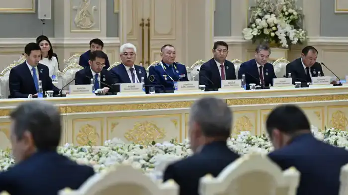 Казахстан и Узбекистан создают Совет глав регионов и совместную торговую компанию: Токаев и Мирзиёев определили новые направления сотрудничества Атырау