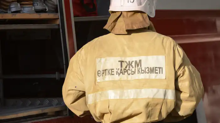 Алматы в огненном вихре: пламя поглотило магазин и СТО Атырау