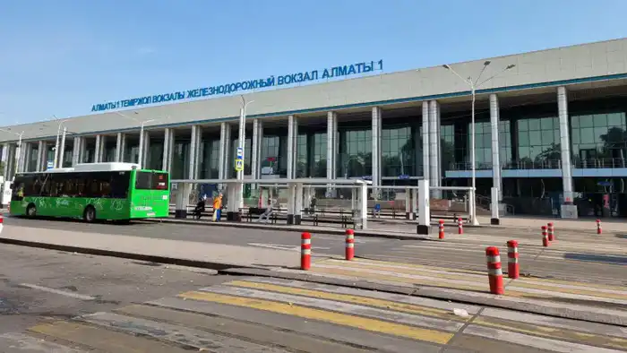 КТЖ отвечает на критику состояния вокзала Алматы-1: комментарии и жалобы казахстанцев Атырау