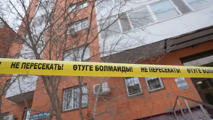Уголовное дело по факту обрушения облицовки в Астане: кто понесет ответственность за недобросовестное строительство? Атырау