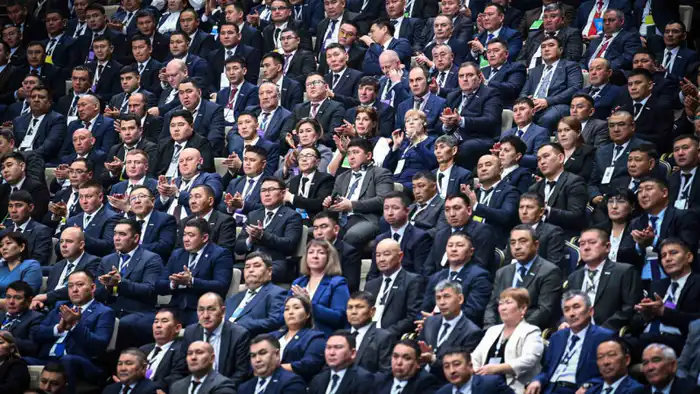 Казахстан: На перекрестке идей и технологий — как костюмы и гаджеты отражают пульс нации, а переговоры с соседями формируют будущее Атырау