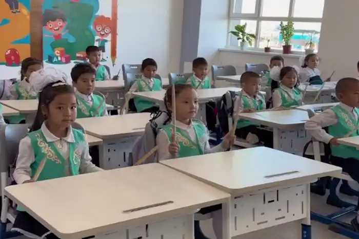 В Атырау каждую пятницу проходят Дни национальной одежды в школах: инициатива по сохранению культурного наследия набирает популярность Атырау