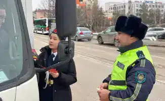 В Костанае юные инспекторы совместно с полицейскими провели рейд по повышению культуры дорожного поведения