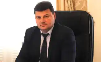Аким Рудного Виктор Ионенко заявил о "колоссальном кадровом голоде" в отделе строительства, отметив, что не может найти подходящих начальников для решения текущих задач. Это подчеркивает серьезные проблемы с кадровым обеспечением в муниципальных органах, 