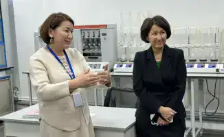Вице-министр науки и высшего образования РК ознакомилась с международным сотрудничеством и научными проектами Kozybayev University