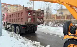 Ночная битва со снегом: 1000 единиц техники в Астане