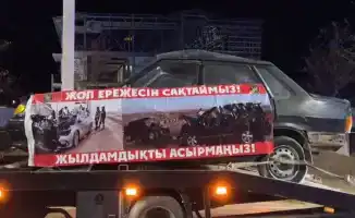 В Атырау прошла акция, в ходе которой по улицам города проехала колонна автомобилей, ранее попавших в серьёзные ДТП. Полиция показала последствия дорожных аварий, чтобы привлечь внимание к вопросам безопасности на дорогах.