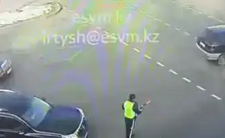 В Алматы водитель внедорожника сбил регулировщика на скорости в центре города