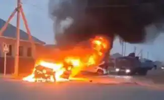 В Атырау в результате ДТП загорелаcь автомобиль: столкновение произошло на пересечении улиц Е. Бекмаханова и К. Наурызгалиева