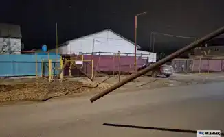 В Томарлах после столкновения фуры с газовой трубой возникли серьезные последствия для местных жителей