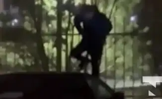 Пьяный житель Астаны повредил чужой автомобиль, попрыгав на капоте: видео инцидента стало вирусным