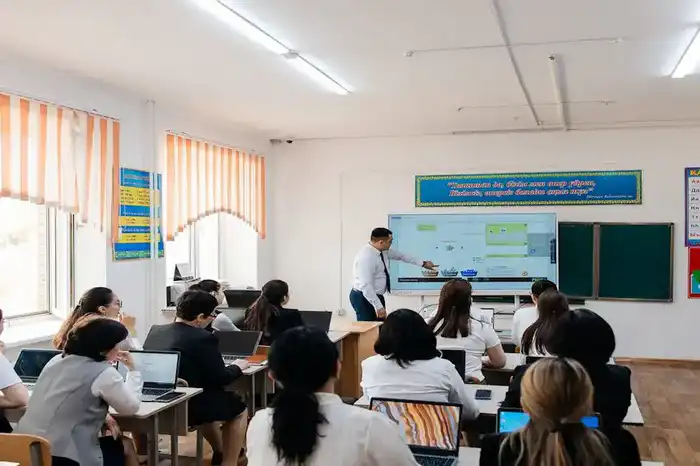 Цифровизация образования в Атырау: 90 тысяч школьников и 7 тысяч педагогов переходят на платформу AmanSultan, что изменит подход к обучению в регионе Атырау