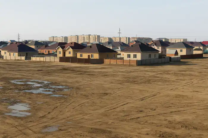 Кульсары и Атырау: Заявки на землю растут, но паводок оставил без площадок для строительства Атырау