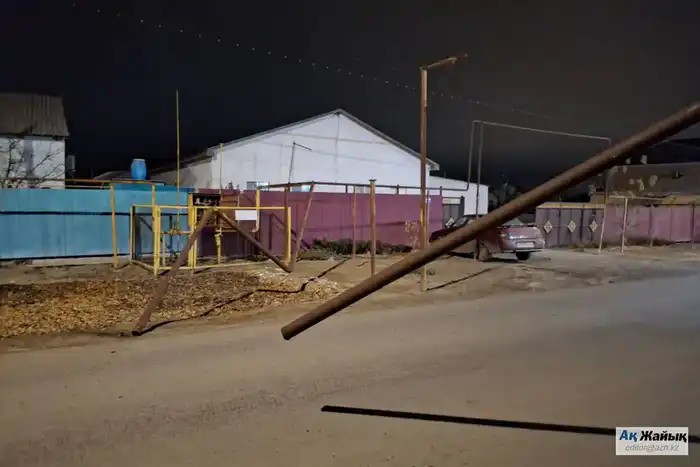 В Томарлах после столкновения фуры с газовой трубой возникли серьезные последствия для местных жителей Атырау