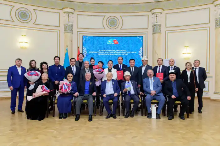 В Алматы вручили премию имени Чингиза Айтматова казахстанским деятелям культуры (4)