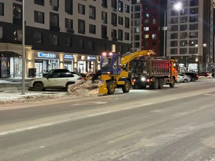 Снежная битва: 1 200 единиц спецтехники на страже Астаны в ночной смене Атырау