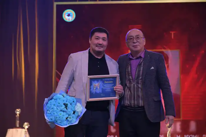 В Алматы состоялась юбилейная церемония вручения театральной премии «Еңлікгүл – 2025» (6)