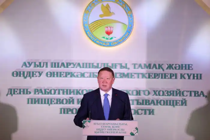 Аким Костанайской области отметил важность труда сельских работников на празднике в их честь Атырау